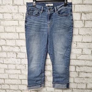 Levi Strauss Signature Women's Mid Rise Capri Medium Wash Size 10 Cuffed Hem